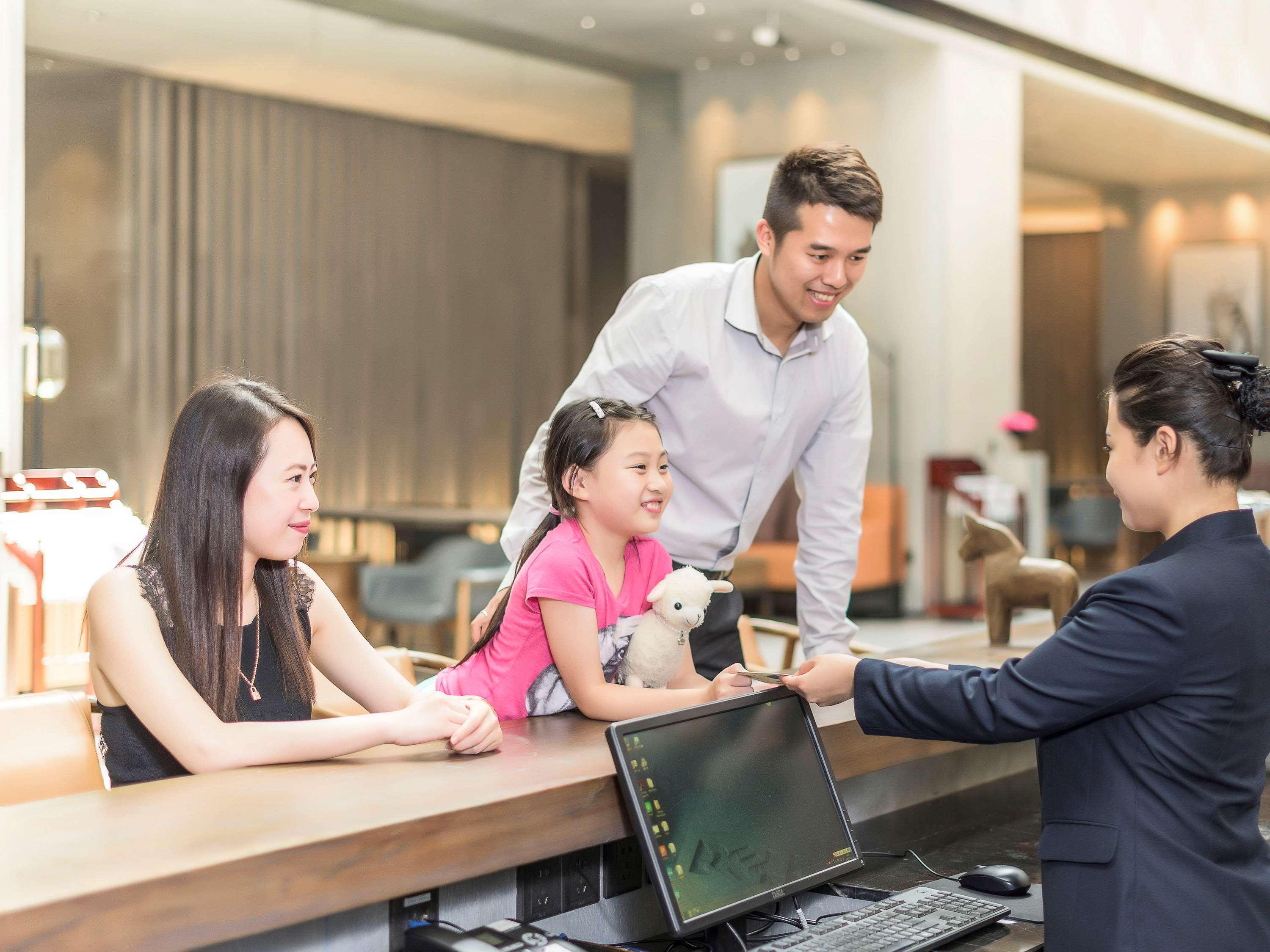 Novotel Shanghai Clover Экстерьер фото