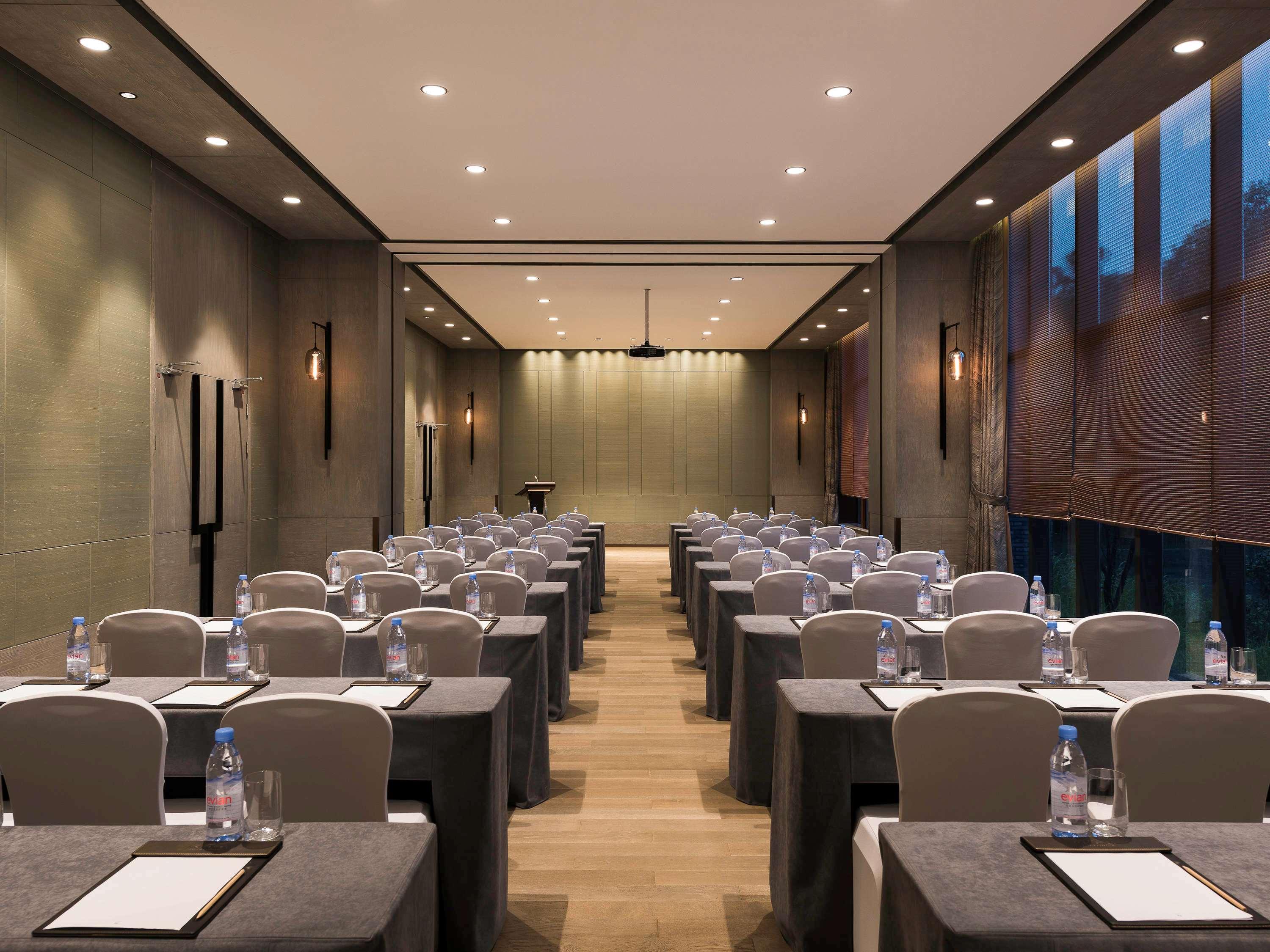 Novotel Shanghai Clover Экстерьер фото
